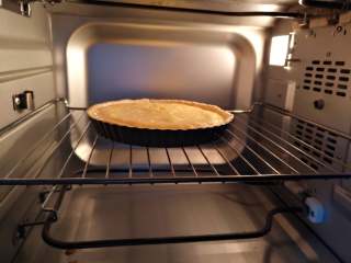 16、柠檬酥皮派,放烤箱180度，烤至凝固