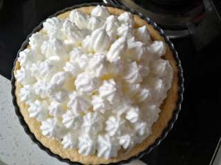 20、柠檬酥皮派,放入预热好的烤箱160度，烤至上色