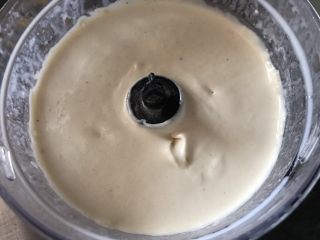 8、????流心榴莲月饼????,搅打成泥状