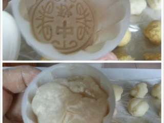 7、冰皮绿豆仁月,模具周边也放上些粉拍一下为防粘。把包好的放入模具中。