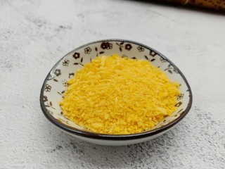 4、酥香碱水粽,这次选择的是黄色的面包糠，颜色金黄金黄，特别漂亮。