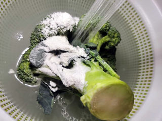 6、蒜蓉西兰花,浸泡半小时