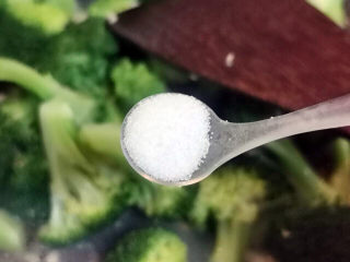 21、蒜蓉西兰花,来勺盐