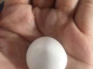 10、#乡味#梅州+客家特色汤圆,粉团软硬度以放在手里揉成一个小圆球,手不会粘有粉同时糯米团子不会裂开为准,如果粘手则加点粉,如果裂开,则需再加点水