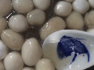 15、#乡味#梅州+客家特色汤圆,煮好的汤圆表面是一层金黄的