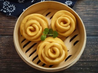 15、南瓜玫瑰馒头。,这道香甜可口的南瓜玫瑰馒头就做好了