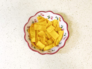 6、南瓜汤圆,蒸熟后，倒掉水分，留下南瓜