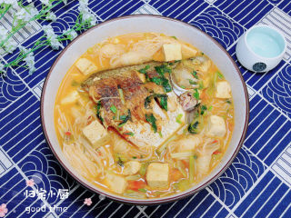 17、砂锅鱼头煲,一盆营养满满的鱼头煲就做好了！