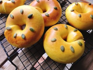 18、南瓜圈圈面包,再来一张~~