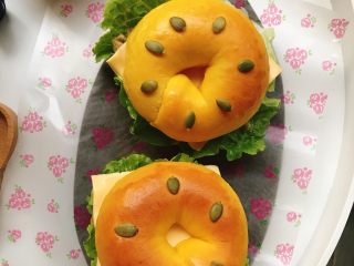 19、南瓜圈圈面包,南瓜三明治，可爱吗？