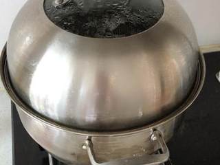 7、糯米排骨卷,放入蒸锅内蒸1小时