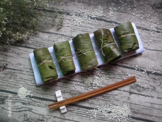 8、糯米排骨卷,蒸好的糯米排骨很香，趁热食用