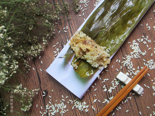 10、糯米排骨卷,趁热吃太香了，颗颗糯米晶莹剔透！排骨咸香可口