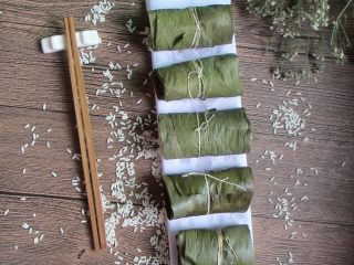 12、糯米排骨卷,软糯香甜的长粒糯米包裹精致小排