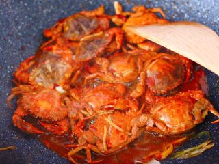 11、双椒辣爆花蟹,看见所有的花蟹，都变成红色的时候。