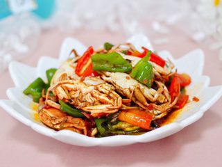 17、双椒辣爆花蟹,好吃到爆，老公喝着啤酒，一口气吃了一盘还意犹未尽。