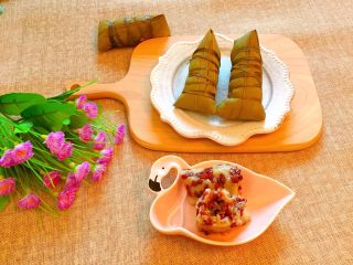 16、红豆红枣粽,成品图。