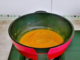 13、蛋黄焗鸡翅,全程小火,如果觉得太干,可以加入少许纯净水。