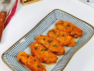 16、蛋黄焗鸡翅,简单快手菜,咸香浓郁,好吃停不下来。