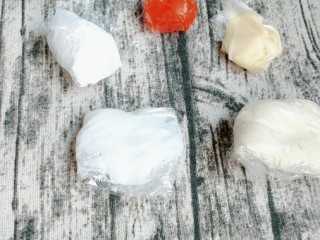 1、流心奶黄月饼,流心馅所有材料