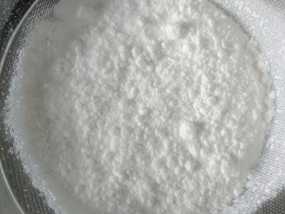 17、流心奶黄月饼,所有分类混合过筛加入拌匀