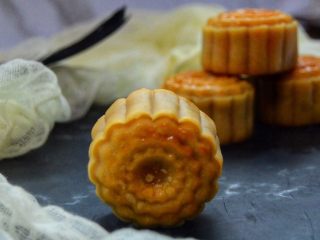 16、豆沙蛋黄月饼,月儿圆～吃月饼吧～