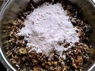 8、 广式五仁月饼蜂蜜版（不用转化糖浆）,加入熟糯米粉