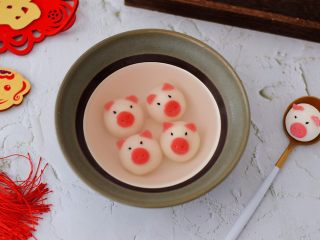 25、小猪花生流沙汤圆,成品图