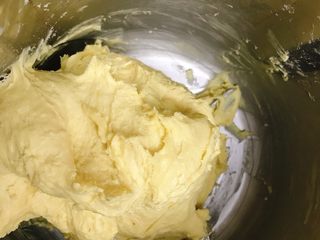 2、南瓜小布利,快揉好的时候。