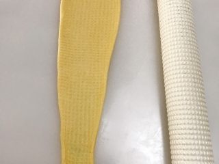6、南瓜小布利,擀长，轻拉细的一头，慢慢卷起。