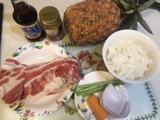 1、东南亚风味-咖喱肥牛凤梨饭团,所用食材：剩米饭，肥牛片，凤梨，芦笋，胡萝卜，洋葱，咖喱粉，鱼露，鸡汁
