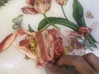 12、东南亚风味-咖喱肥牛凤梨饭团,对折包裹米饭