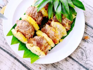 23、东南亚风味-咖喱肥牛凤梨饭团,中间加入凤梨厚片