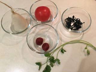 4、五福临门-吃豆腐,五款豆腐的主角：白萝卜、番茄、海菜芽、酸梅、香菜