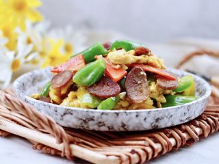 16、腊肠炒鸡蛋,好吃到没有朋友。