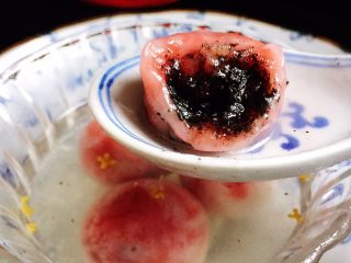 11、雨花石黑芝麻汤圆,完成。