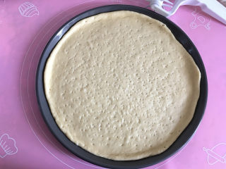 10、大虾披萨,这是叉完洞的披萨饼皮。