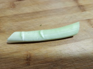 6、肉炖榛蘑小白菜,小葱切葱末