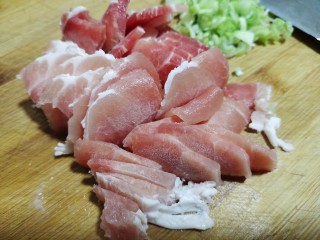 7、肉炖榛蘑小白菜,猪里脊肉切片