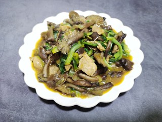 18、肉炖榛蘑小白菜,成品图，鲜香美味！