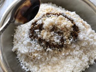 15、蛋黄肉粽,老抽上色