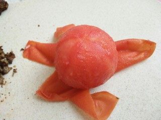 11、茄汁牛肉穿肠意面,然后取出能剥下皮就可以了