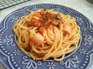 20、茄汁牛肉穿肠意面,关火装盘