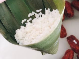 8、粽子,把粽子这样拿。