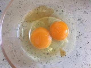 6、五分钟系列 韭菜炒鸡蛋,加入盐