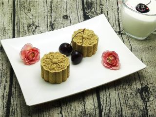 13、香油豆沙馅绿豆糕,快来品尝吧，夏季最适宜啦。