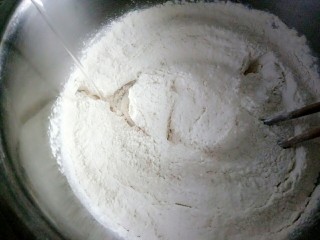 2、冬至之羊肉馅饺子,加水，一点点的加