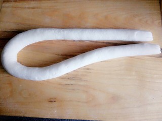 8、冬至之羊肉馅饺子,一端切开，揉成你想要的粗细