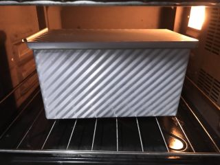 18、新加坡特色吐司～班兰叶葡萄干吐司,开始烤，上下????，160度，28分钟。（依照烤箱习性调整）。