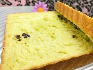 22、新加坡特色吐司～班兰叶葡萄干吐司,葡萄干的酸甜。